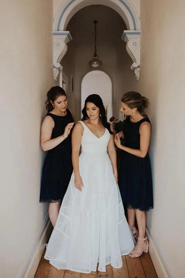 Vestidos de novia largos color marfil con escote en V, sencillos y elegantes.